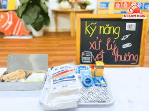 TIẾT HỌC KỸ NĂNG SỐNG: BÉ TỰ XỬ LÝ VẾT THƯƠNG - Trường Mầm Non STEAM KIDS