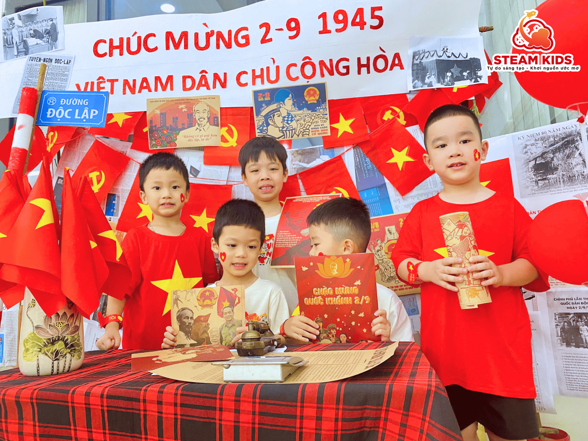 TƯNG BỪNG HOẠT ĐỘNG HƯỞNG ỨNG NGÀY QUỐC KHÁNH 02/09 TẠI MẦM NON STEAM KIDS - Trường Mầm Non STEAM KIDS