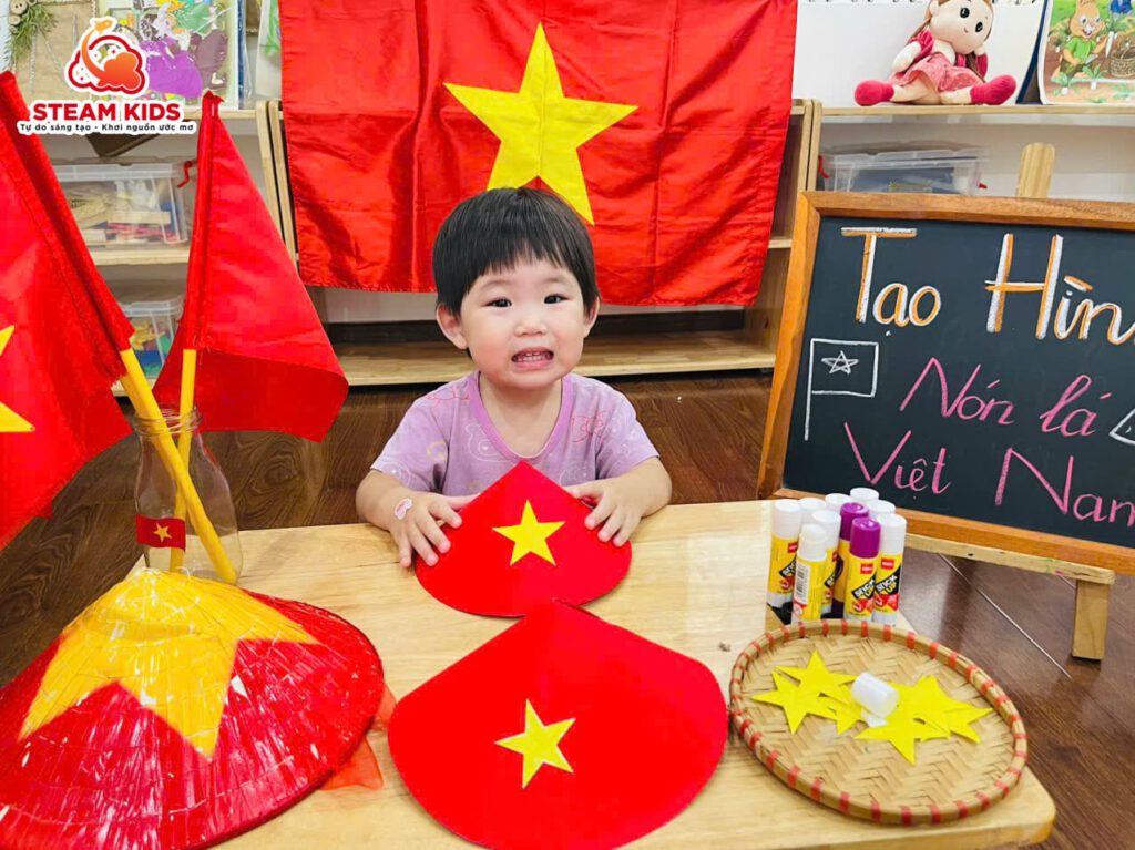 LỚP STEAM 12: CHÀO MỪNG NGÀY QUỐC KHÁNH 2/9 - Trường Mầm Non STEAM KIDS