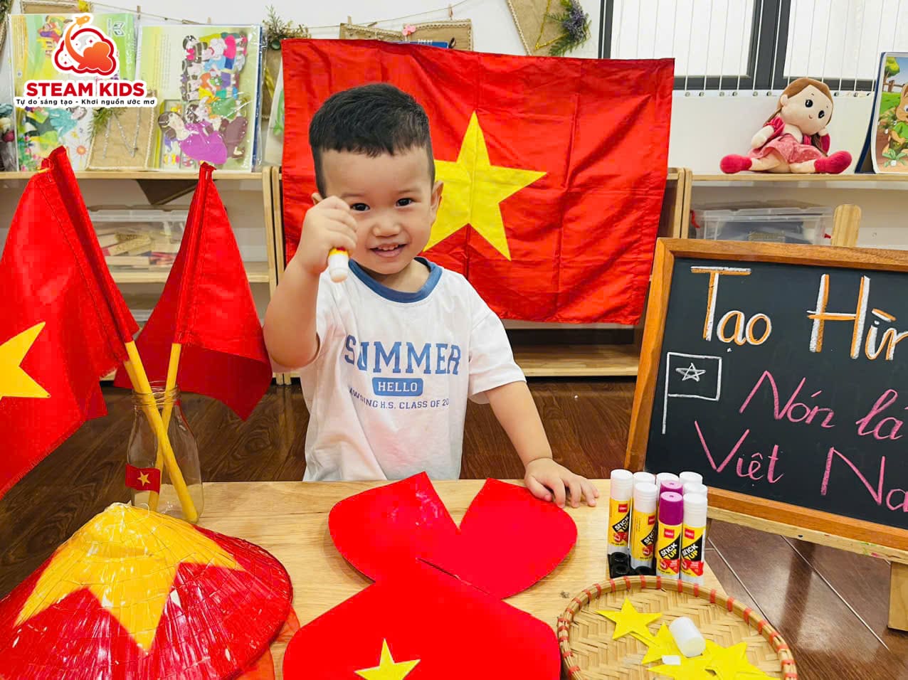 LỚP STEAM 12: CHÀO MỪNG NGÀY QUỐC KHÁNH 2/9 - Trường Mầm Non STEAM KIDS