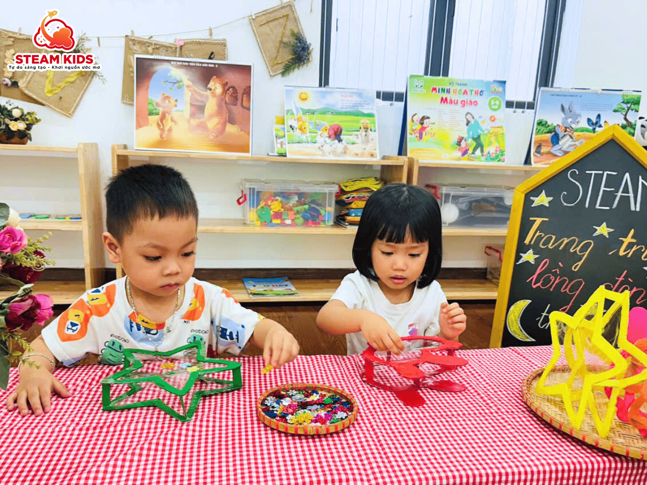 LUNG LINH ĐÈN LỒNG – TRUNG THU THÊM RỰC RỠ LUNG LINH ĐÈN LỒNG – TRUNG THU THÊM RỰC RỠ - Trường Mầm Non STEAM KIDS