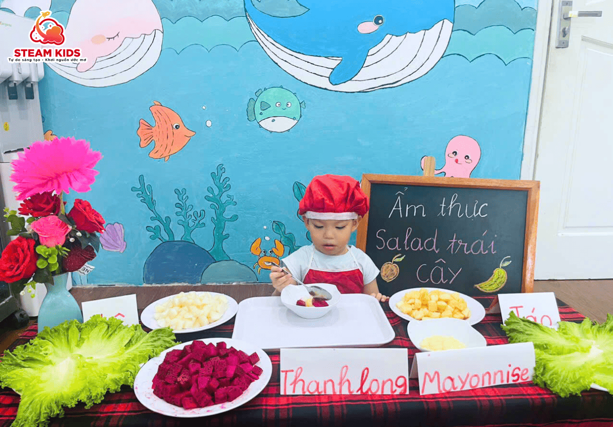 TIẾT HỌC ẨM THỰC – SALAD TRÁI CÂY TƯƠI NGON - Trường Mầm Non STEAM KIDS