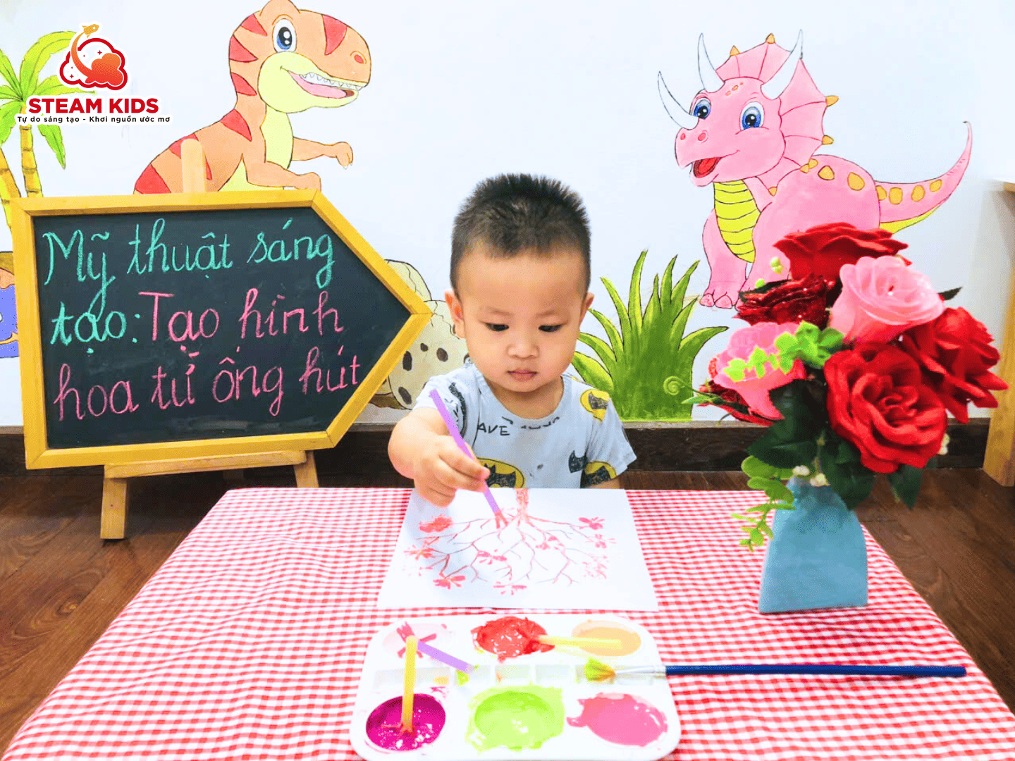 BÉ STEAM 13 SÁNG TẠO HOA TỪ ỐNG HÚT - Trường Mầm Non STEAM KIDS
