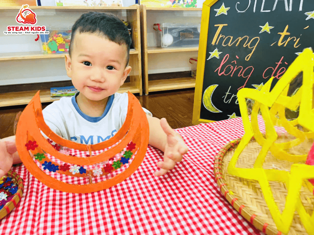 LUNG LINH ĐÈN LỒNG – TRUNG THU THÊM RỰC RỠ LUNG LINH ĐÈN LỒNG – TRUNG THU THÊM RỰC RỠ - Trường Mầm Non STEAM KIDS