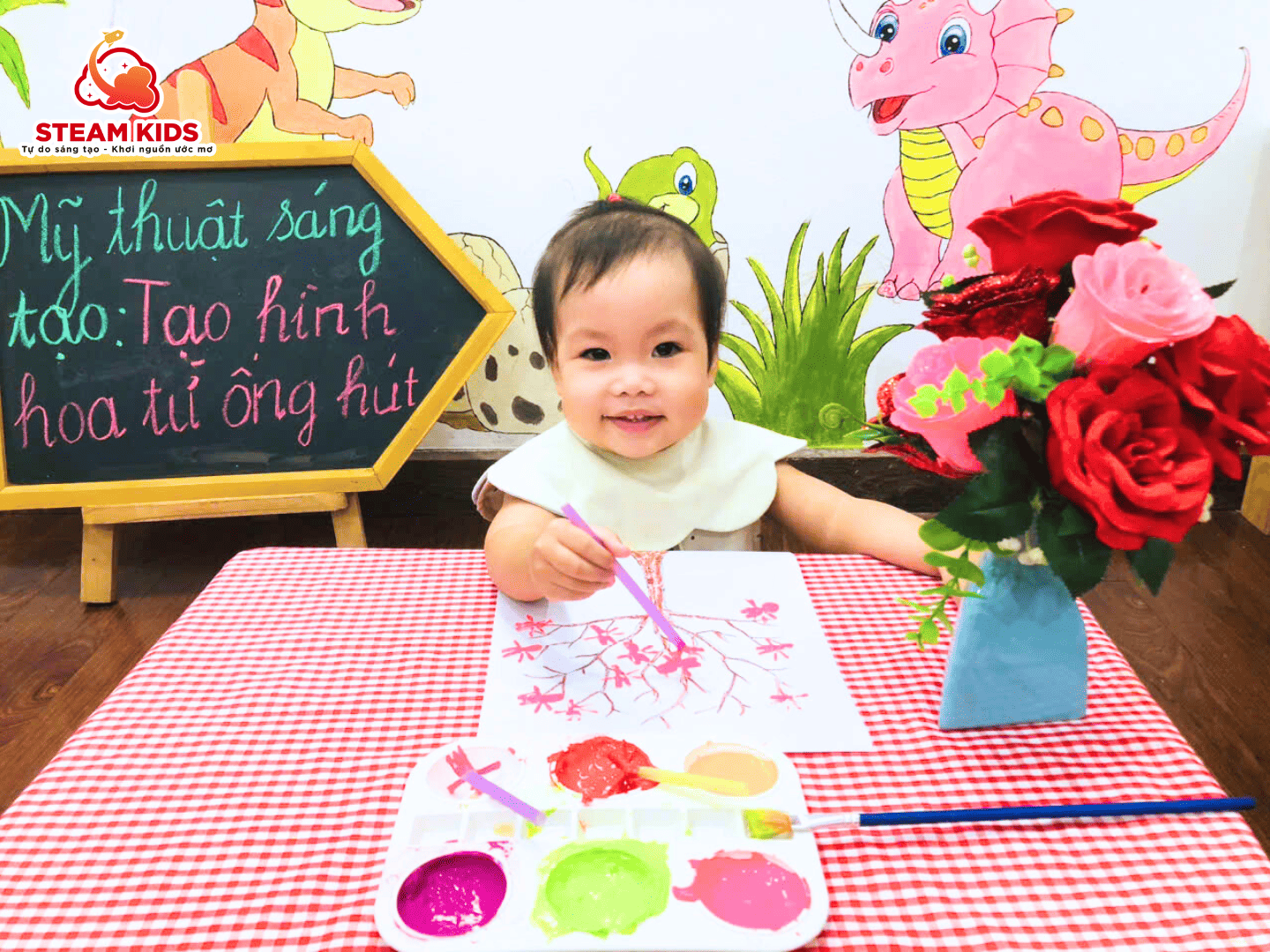 BÉ STEAM 13 SÁNG TẠO HOA TỪ ỐNG HÚT - Trường Mầm Non STEAM KIDS