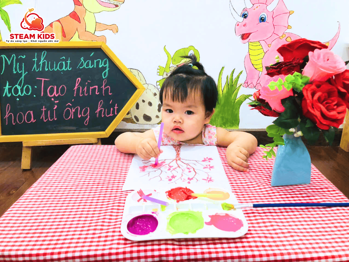 BÉ STEAM 13 SÁNG TẠO HOA TỪ ỐNG HÚT - Trường Mầm Non STEAM KIDS