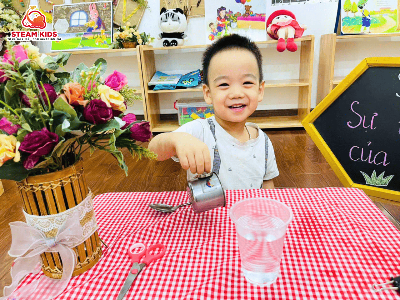 SỰ KỲ DIỆU CỦA NAM CHÂM – TIẾT HỌC STEAM CỦA CÁC NHÀ KHÁM PHÁ NHÍ LỚP STEAM 12 SỰ KỲ DIỆU CỦA NAM CHÂM – TIẾT HỌC STEAM CỦA CÁC NHÀ KHÁM PHÁ NHÍ LỚP STEAM 12 - Trường Mầm Non STEAM KIDS
