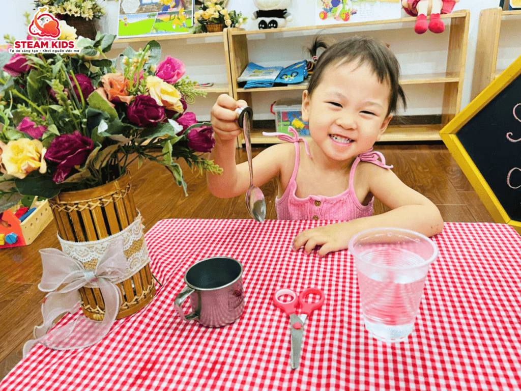 SỰ KỲ DIỆU CỦA NAM CHÂM – TIẾT HỌC STEAM CỦA CÁC NHÀ KHÁM PHÁ NHÍ LỚP STEAM 12 SỰ KỲ DIỆU CỦA NAM CHÂM – TIẾT HỌC STEAM CỦA CÁC NHÀ KHÁM PHÁ NHÍ LỚP STEAM 12 - Trường Mầm Non STEAM KIDS