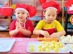 BÉ LÀM BÁNH TRUNG THU – TRẢI NGHIỆM NGỌT NGÀO CỦA LỚP STEAM 2 - Trường Mầm Non STEAM KIDS