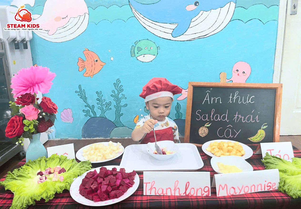 TIẾT HỌC ẨM THỰC – SALAD TRÁI CÂY TƯƠI NGON - Trường Mầm Non STEAM KIDS