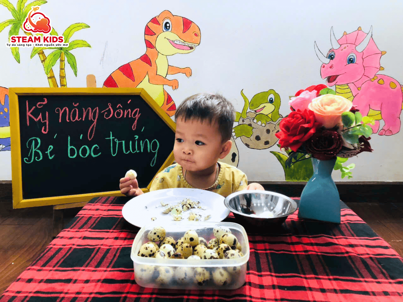 GIỜ HỌC KỸ NĂNG SỐNG – CÁC BÉ LỚP STEAM 13 TẬP BÓC TRỨNG CÚT GIỜ HỌC KỸ NĂNG SỐNG – CÁC BÉ LỚP STEAM 13 TẬP BÓC TRỨNG CÚT - Trường Mầm Non STEAM KIDS