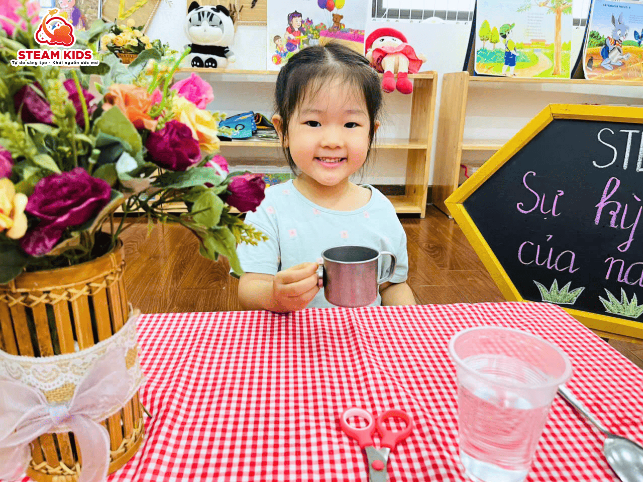 SỰ KỲ DIỆU CỦA NAM CHÂM – TIẾT HỌC STEAM CỦA CÁC NHÀ KHÁM PHÁ NHÍ LỚP STEAM 12 SỰ KỲ DIỆU CỦA NAM CHÂM – TIẾT HỌC STEAM CỦA CÁC NHÀ KHÁM PHÁ NHÍ LỚP STEAM 12 - Trường Mầm Non STEAM KIDS