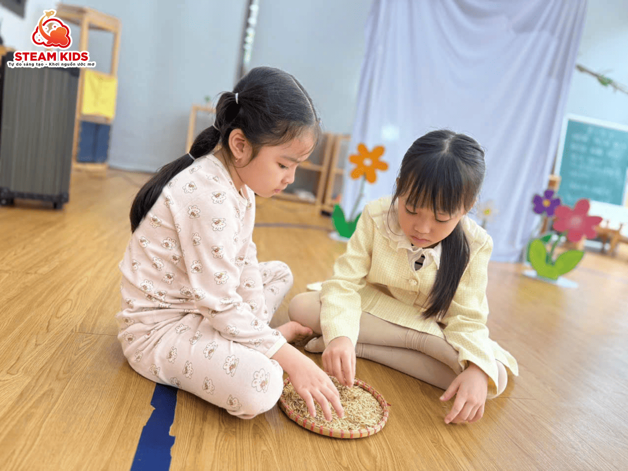 KỊCH BÓNG “GẠO NẾP – GẠO TẺ” & HÀNH TRÌNH KHÁM PHÁ HẠT GẠO CỦA CÁC BẠN STEAM 16 KỊCH BÓNG “GẠO NẾP – GẠO TẺ” & HÀNH TRÌNH KHÁM PHÁ HẠT GẠO CỦA CÁC BẠN STEAM 16 - Trường Mầm Non STEAM KIDS