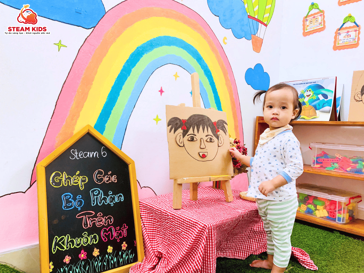 TIẾT HỌC VUI NHỘN: GHÉP CÁC BỘ PHẬN TRÊN KHUÔN MẶT - Trường Mầm Non STEAM KIDS