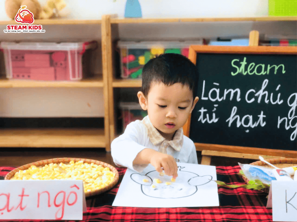 STEAM TIME – CÙNG BÉ LÀM CON GÀ TỪ HẠT NGÔ - Trường Mầm Non STEAM KIDS