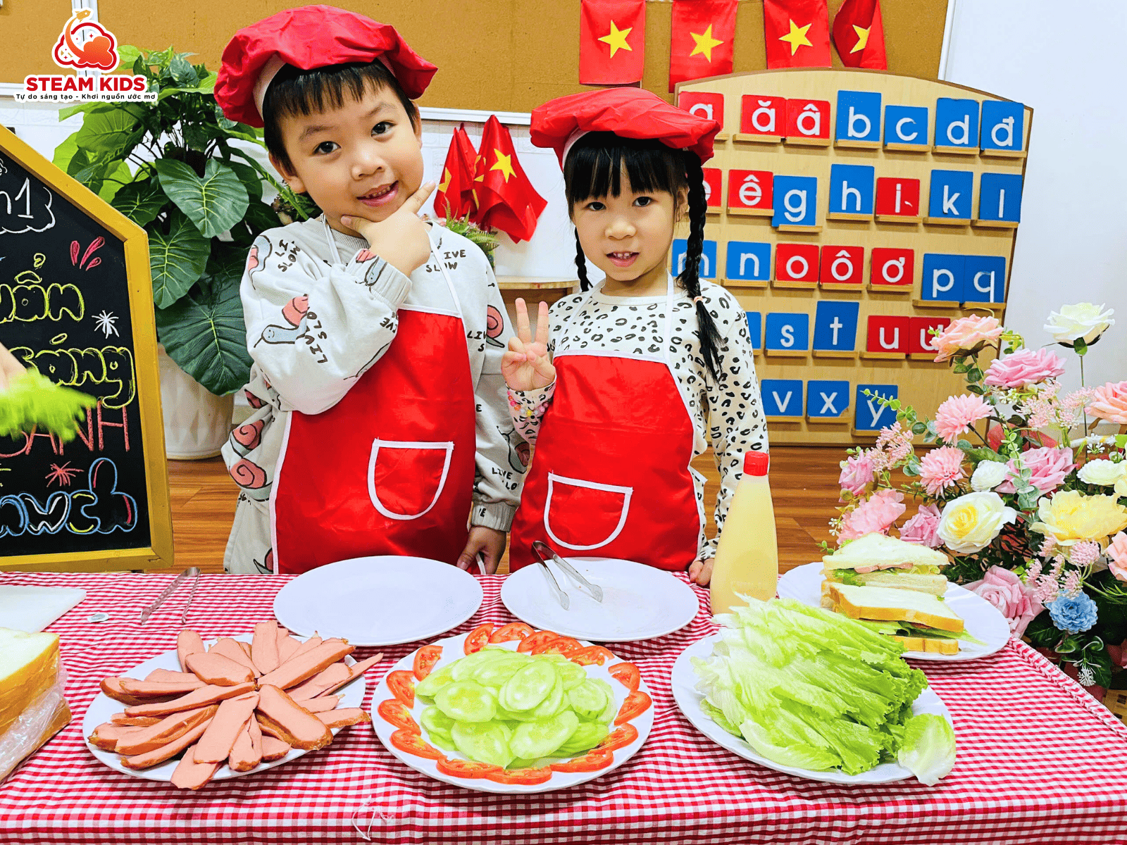 HOẠT ĐỘNG ẨM THỰC – BÉ LÀM BÁNH SANDWICH TẠI STEAM 1 HOẠT ĐỘNG ẨM THỰC – BÉ LÀM BÁNH SANDWICH TẠI STEAM 1 - Trường Mầm Non STEAM KIDS