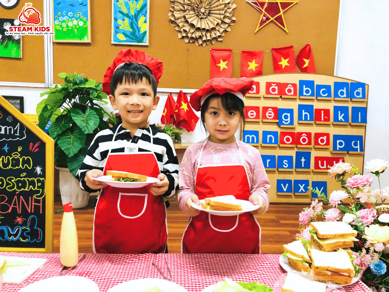 HOẠT ĐỘNG ẨM THỰC – BÉ LÀM BÁNH SANDWICH TẠI STEAM 1 HOẠT ĐỘNG ẨM THỰC – BÉ LÀM BÁNH SANDWICH TẠI STEAM 1 - Trường Mầm Non STEAM KIDS