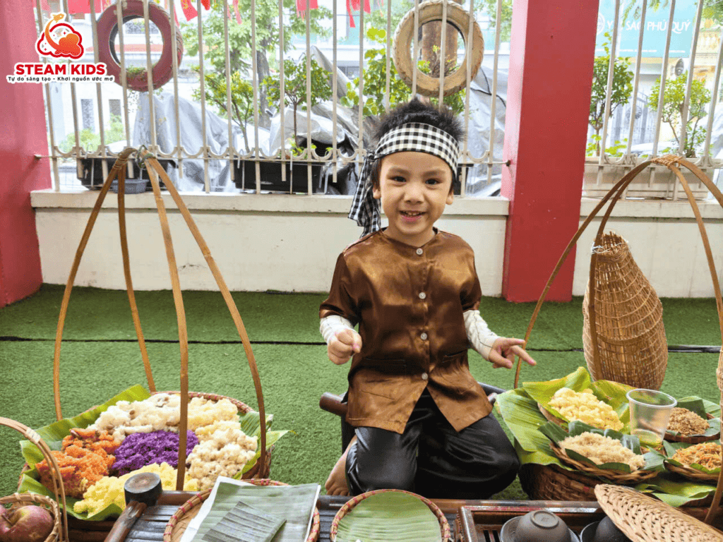 GÁNH XÔI ÔNG BA – HƯƠNG VỊ TUỔI THƠ TRONG TIẾT HỌC TRẢI NGHIỆM CỦA CÁC BÉ STEAM 2 GÁNH XÔI ÔNG BA – HƯƠNG VỊ TUỔI THƠ TRONG TIẾT HỌC TRẢI NGHIỆM CỦA CÁC BÉ STEAM 2 - Trường Mầm Non STEAM KIDS