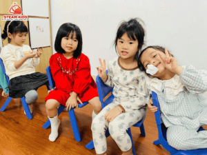 LÁI XE CÙNG CÔ VÀ TRÒ LỚP STEAM 1 - Trường Mầm Non STEAM KIDS