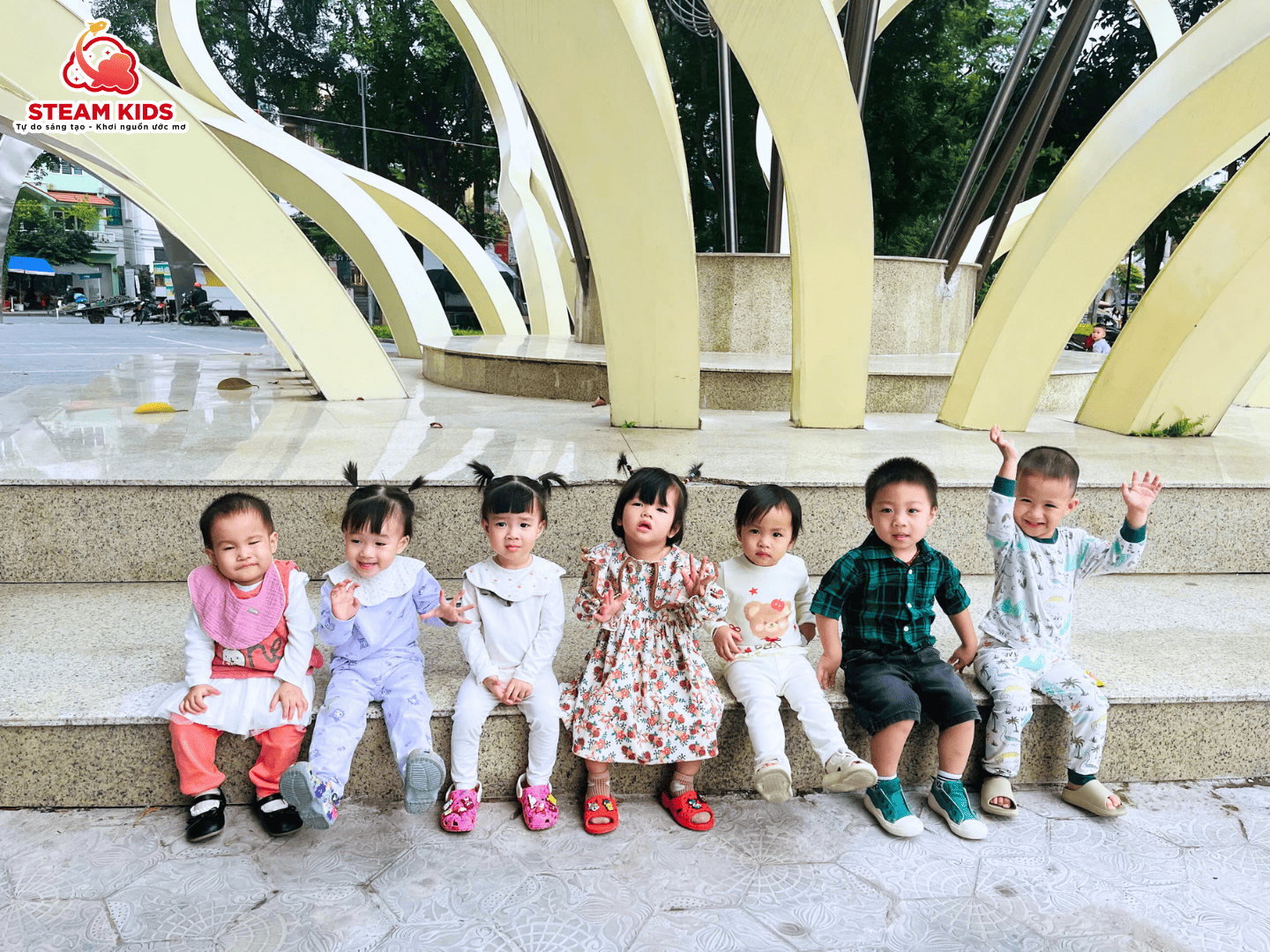 MỘT NGÀY PICNIC THẬT VUI CỦA CÁC BÉ LỚP STEAM 3 MỘT NGÀY PICNIC THẬT VUI CỦA CÁC BÉ LỚP STEAM 3 - Trường Mầm Non STEAM KIDS