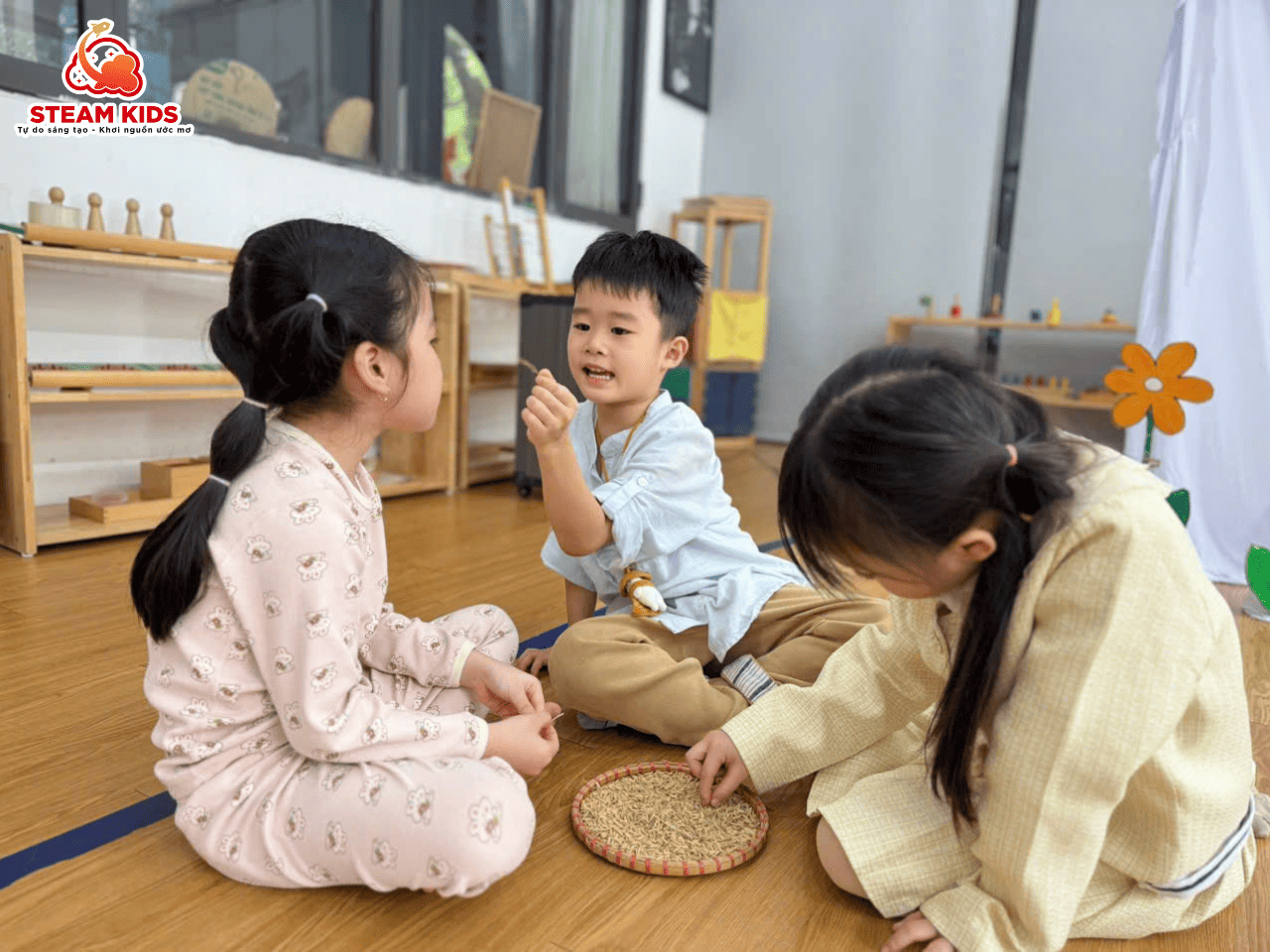 KỊCH BÓNG “GẠO NẾP – GẠO TẺ” & HÀNH TRÌNH KHÁM PHÁ HẠT GẠO CỦA CÁC BẠN STEAM 16 KỊCH BÓNG “GẠO NẾP – GẠO TẺ” & HÀNH TRÌNH KHÁM PHÁ HẠT GẠO CỦA CÁC BẠN STEAM 16 - Trường Mầm Non STEAM KIDS