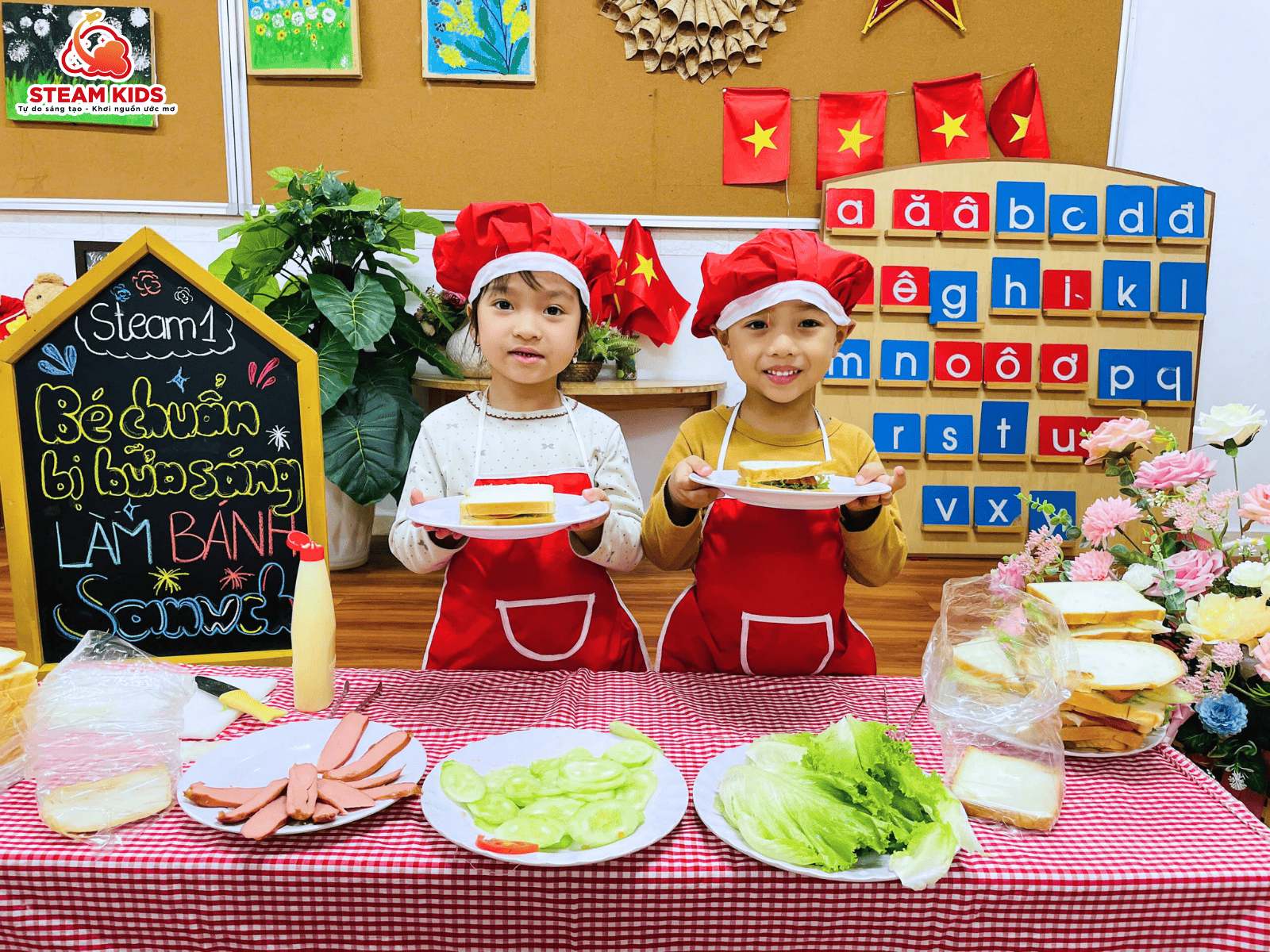 HOẠT ĐỘNG ẨM THỰC – BÉ LÀM BÁNH SANDWICH TẠI STEAM 1 HOẠT ĐỘNG ẨM THỰC – BÉ LÀM BÁNH SANDWICH TẠI STEAM 1 - Trường Mầm Non STEAM KIDS