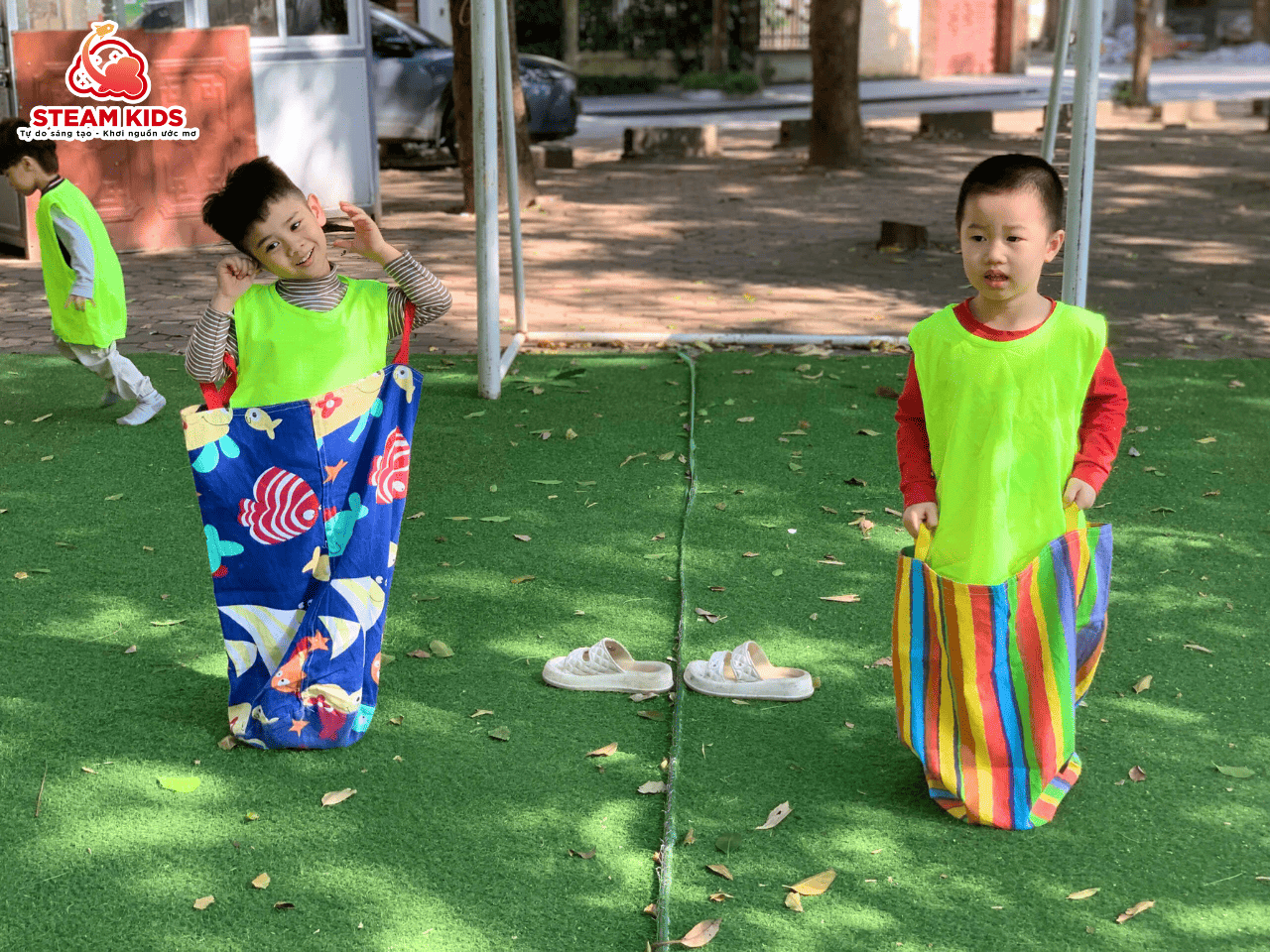 HOẠT ĐỘNG NGOÀI TRỜI – NIỀM VUI RỘN RÀNG CỦA CÁC BÉ LỚP STEAM 17 - Trường Mầm Non STEAM KIDS