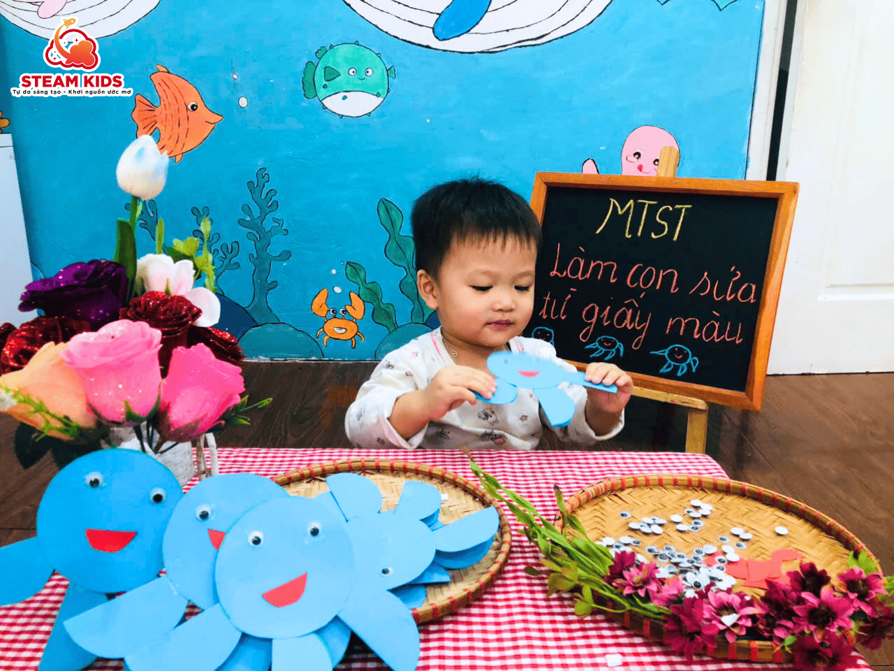 MỸ THUẬT SÁNG TẠO – BÉ LÀM CON SỨA BIỂN ĐÁNG YÊU MỸ THUẬT SÁNG TẠO – BÉ LÀM CON SỨA BIỂN ĐÁNG YÊU - Trường Mầm Non STEAM KIDS