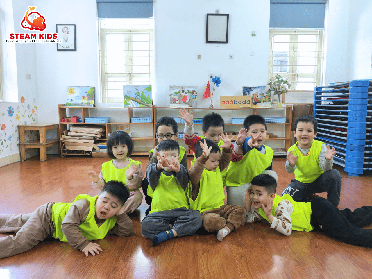 CÁC VẬN ĐỘNG VIÊN NHÍ ĐẦY NĂNG LƯỢNG CÁC VẬN ĐỘNG VIÊN NHÍ ĐẦY NĂNG LƯỢNG - Trường Mầm Non STEAM KIDS