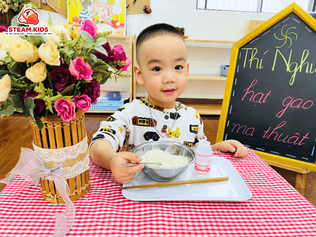 TIẾT THÍ NGHIỆM “HẠT GẠO MA THUẬT” TIẾT THÍ NGHIỆM “HẠT GẠO MA THUẬT” - Trường Mầm Non STEAM KIDS