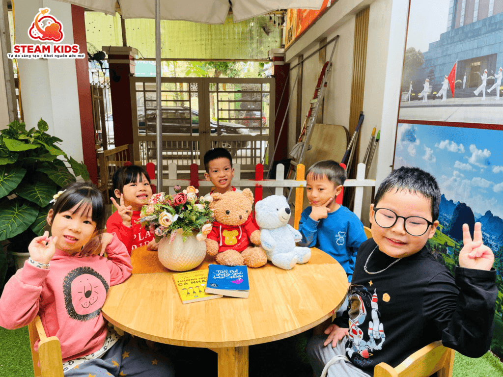 HOẠT ĐỘNG TRẢI NGHIỆM “TIỆM CÀ PHÊ MINI” CỦA CÁC BẠN NHỎ LỚP STEAM1 - Trường Mầm Non STEAM KIDS