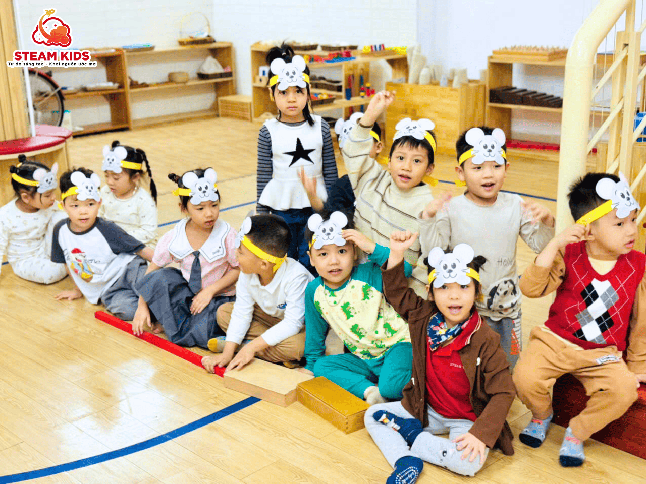 CUỘC THI “ĐUA THUYỀN TRÊN CẠN” – STEAM 5 KHỞI ĐỘNG HẾT CÔNG SUẤT! CUỘC THI “ĐUA THUYỀN TRÊN CẠN” – STEAM 5 KHỞI ĐỘNG HẾT CÔNG SUẤT! - Trường Mầm Non STEAM KIDS