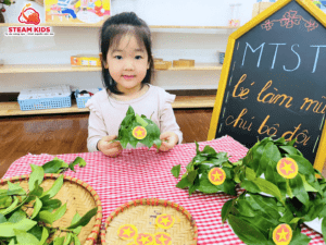 HOẠT ĐỘNG TRẢI NGHIỆM: LÀM MŨ CHÚ BỘ ĐỘI - Trường Mầm Non STEAM KIDS