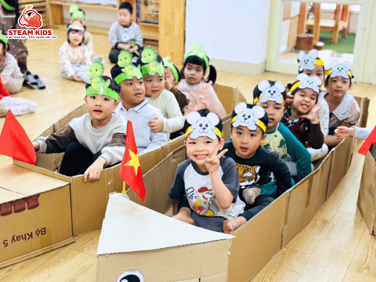 CUỘC THI “ĐUA THUYỀN TRÊN CẠN” – STEAM 5 KHỞI ĐỘNG HẾT CÔNG SUẤT! CUỘC THI “ĐUA THUYỀN TRÊN CẠN” – STEAM 5 KHỞI ĐỘNG HẾT CÔNG SUẤT! - Trường Mầm Non STEAM KIDS