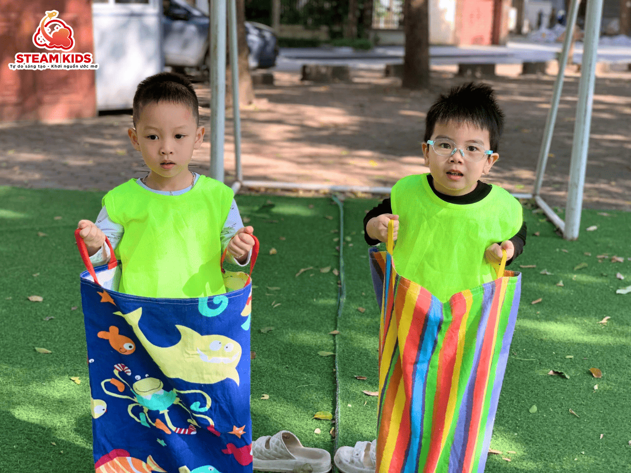 HOẠT ĐỘNG NGOÀI TRỜI – NIỀM VUI RỘN RÀNG CỦA CÁC BÉ LỚP STEAM 17 - Trường Mầm Non STEAM KIDS