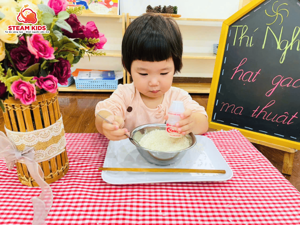 TIẾT THÍ NGHIỆM “HẠT GẠO MA THUẬT” TIẾT THÍ NGHIỆM “HẠT GẠO MA THUẬT” - Trường Mầm Non STEAM KIDS